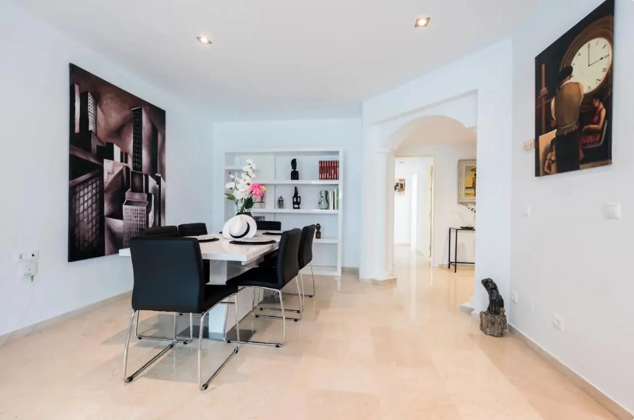 Charming 2 Bedroom Trocadero Arena area Marbella Apartamento